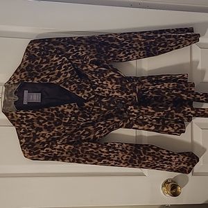 Vintage Laura Scott cheetah print jacket with tie to snatch in your waist!!